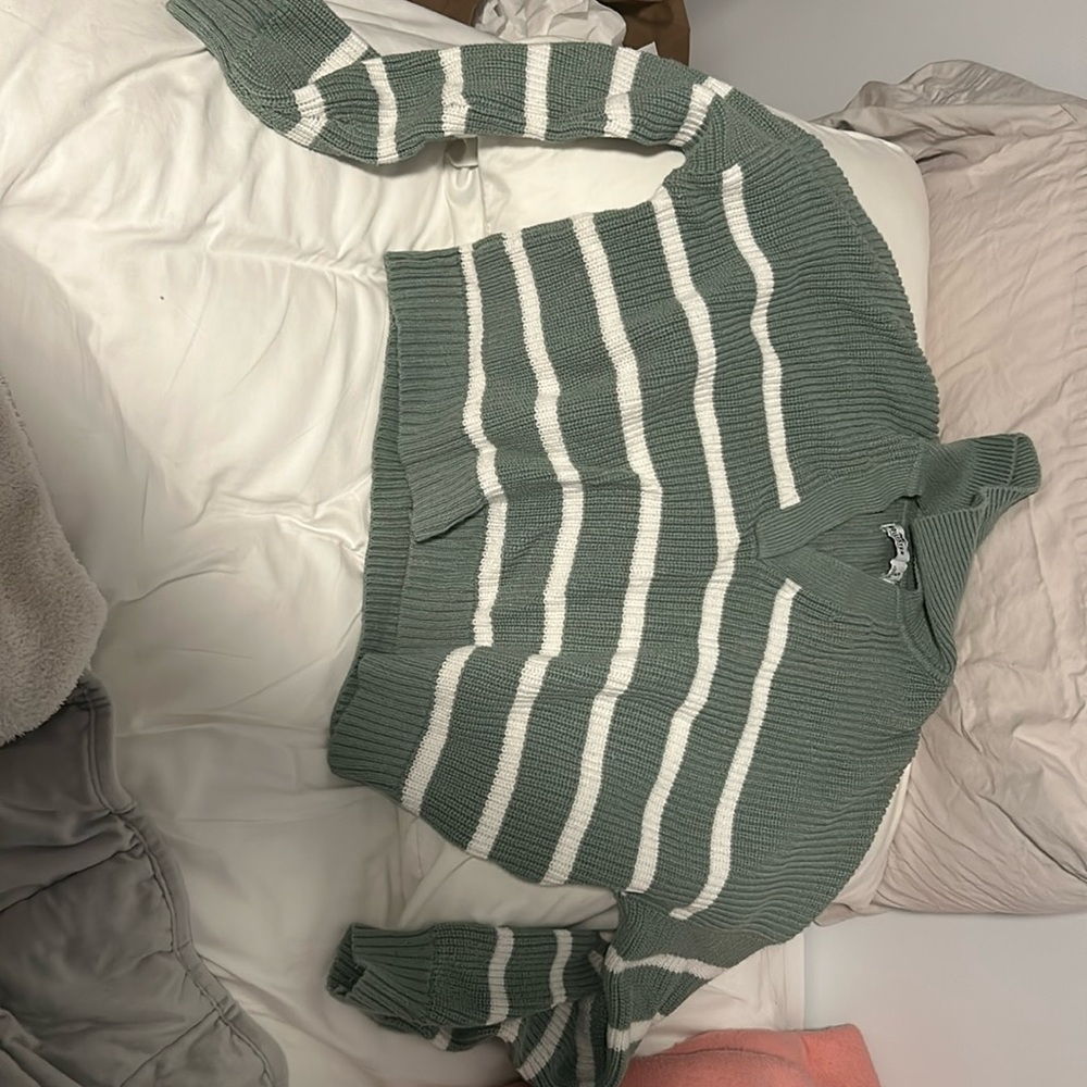 Hollister Long sleevee stripped sweater